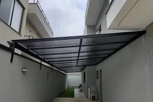 Cobertura em Policarbonato Alveolar