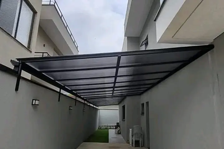 Cobertura em Policarbonato Alveolar